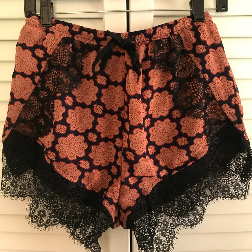 *UO Kimchi Blue* Lace-Hem Shorts